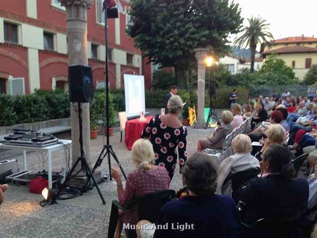 VITTORIO SGARBI - INCONTRO A PESCIA PRESSO PARRUCCHIERI MASSIMO REMASCHI