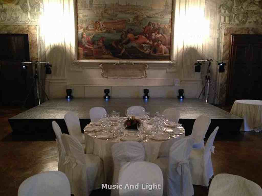 ALLESTIMENTO PALCO CON MOQUETTE - PALAZZO CAPPONI FIRENZE 