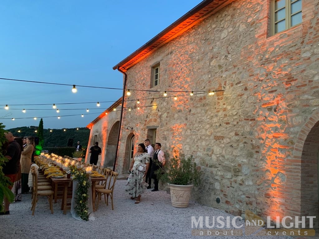 NOLEGGIO E SERVIZI LUCI PER MATRIMONI ED EVENTI - LE CAPANNE COUNTRY RELAIS VOLTERRA