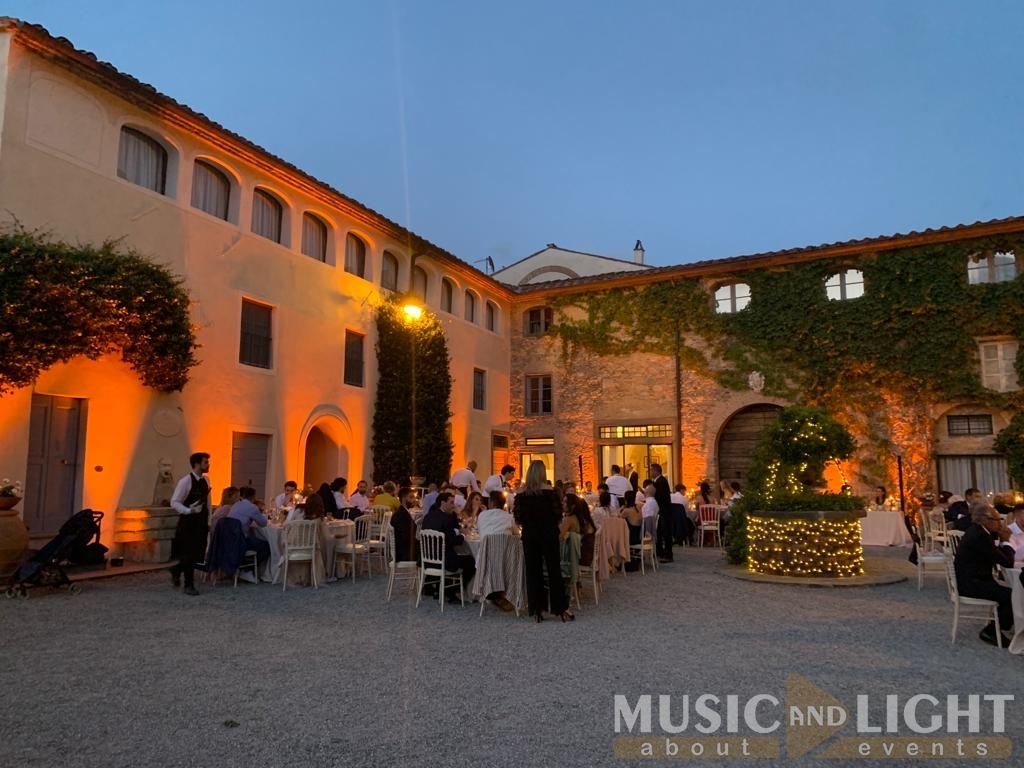 ALLESTIMENTO LUCI VILLA SCORZI CALCI (PI)