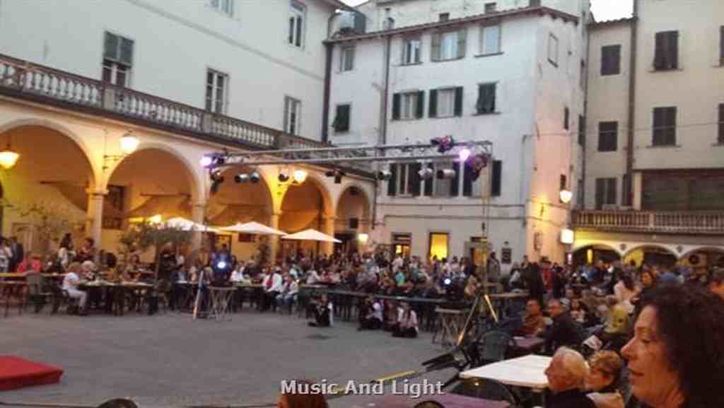 SISMONDI PESCIA - SFILATA PIAZZA DEL GRANO